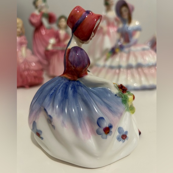 Royal Doulton Vintage Figurine Monica - Picture 3 of 6